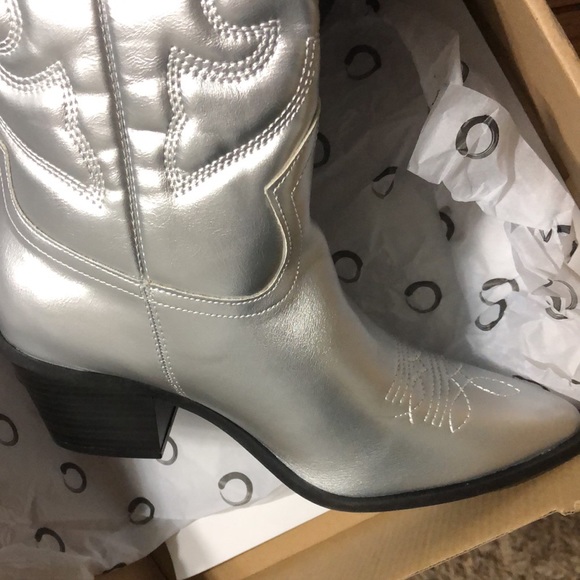 BRAND NEW SILVER BOOTS! - Picture 10 of 10